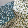 Parure de lit en coton tissé teint chez Sylvie Thiriez